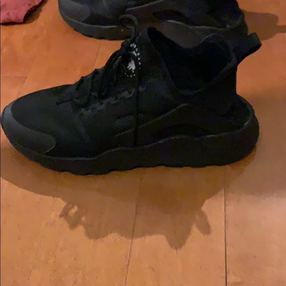 Black air huaraches lightly worn
